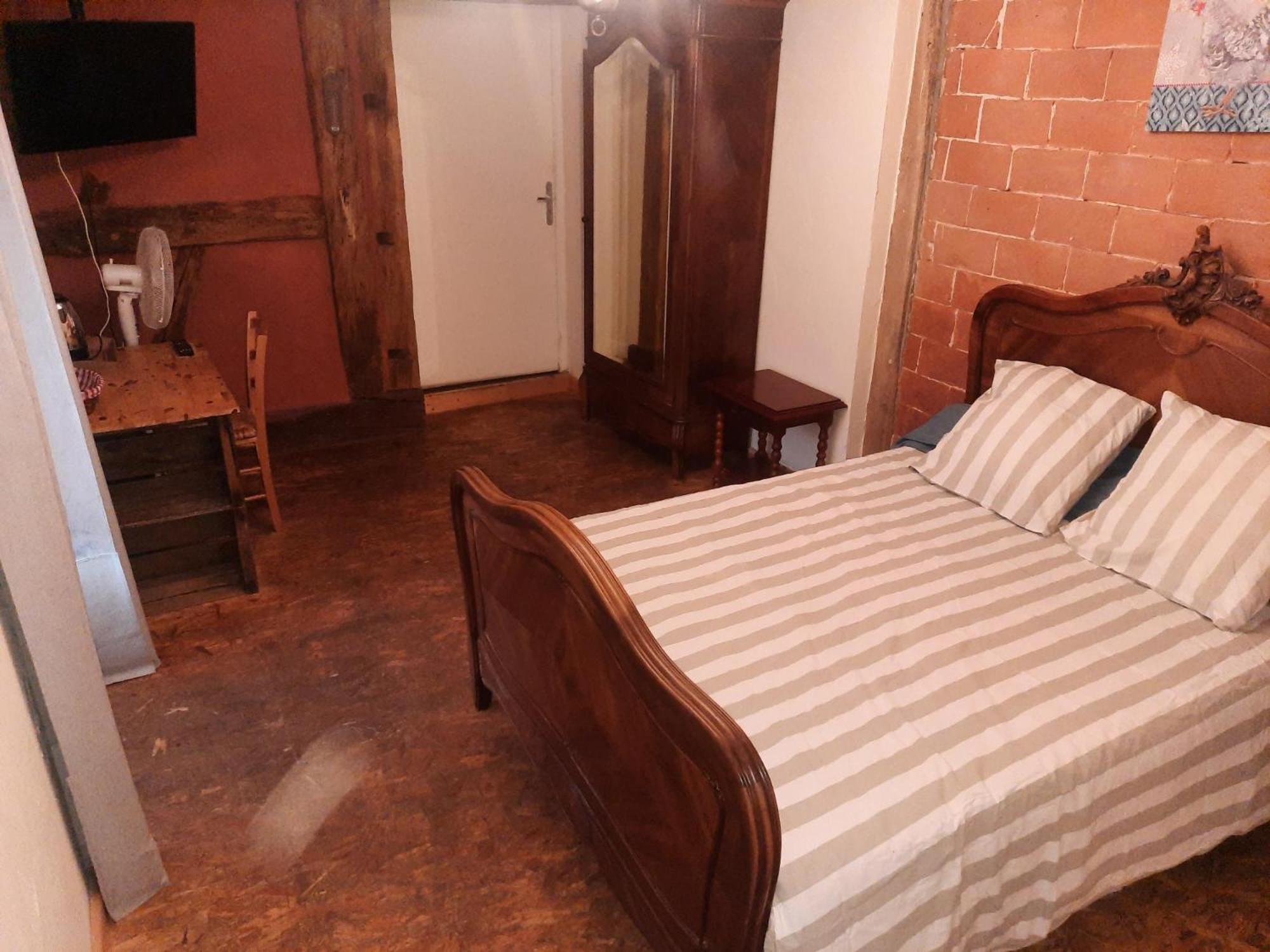 A La Poularde B&B Curciat-Dongalon Room photo